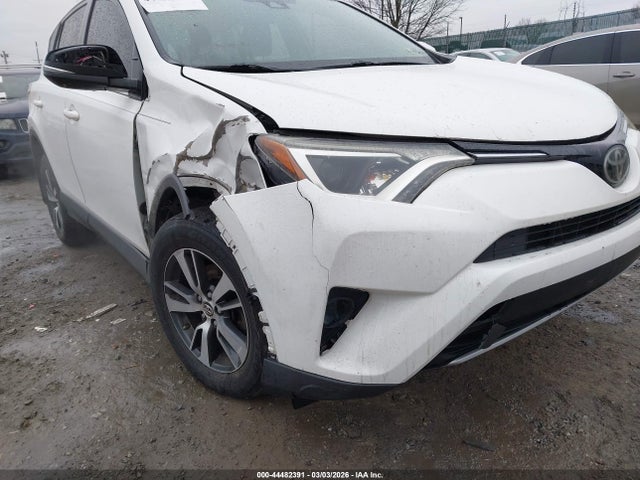 JTMRFREV3JJ747120 Toyota Rav4 Xle