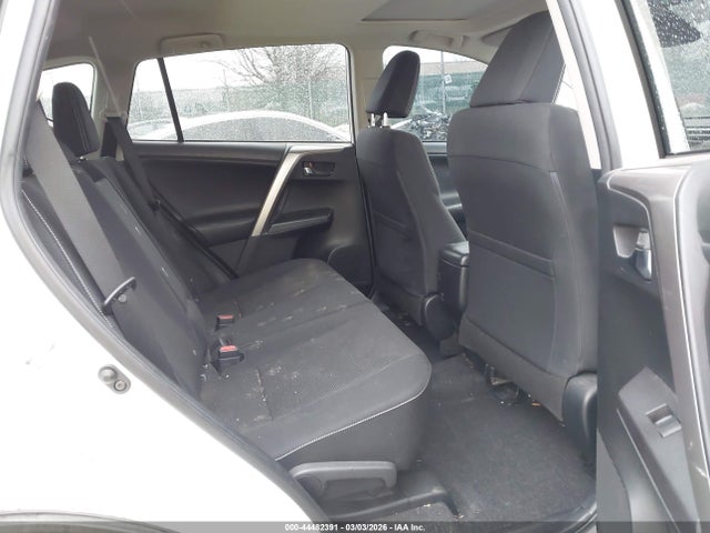JTMRFREV3JJ747120 Toyota Rav4 Xle