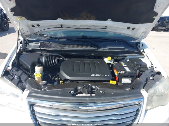 44482423 :رقم المزاد ، 2C4RC1BG0FR587989 vin ، 2015 Chrysler Town & Country Touring مزاد بيع