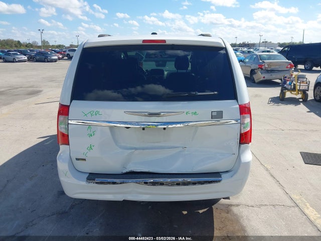 44482423 :رقم المزاد ، 2C4RC1BG0FR587989 vin ، 2015 Chrysler Town & Country Touring مزاد بيع