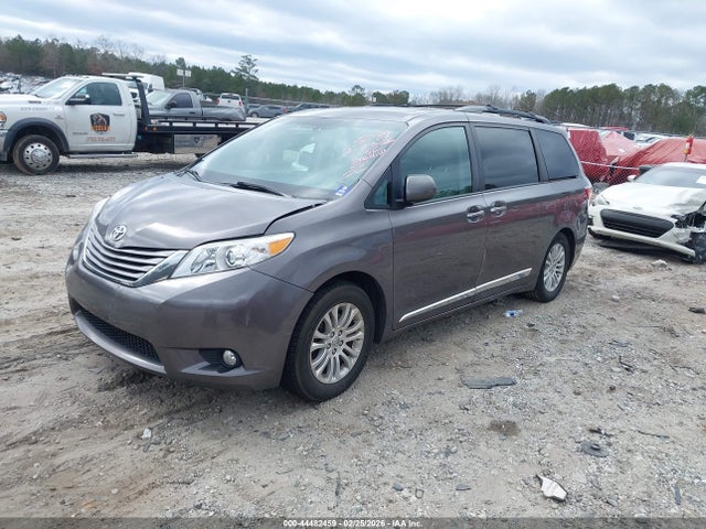 Toyota Sienna Xle 8 Passenger 2015 5TDYK3DC5FS675089 Image 2