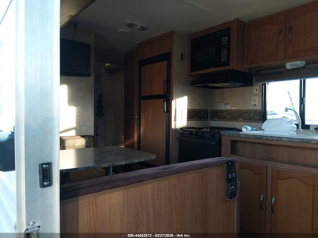44482572 :رقم المزاد ، 4YDT26027C3150165 vin ، 2012 Keystone Rv Summerland مزاد بيع
