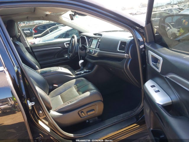 5TDKZRFH3KS573829 Toyota Highlander Se
