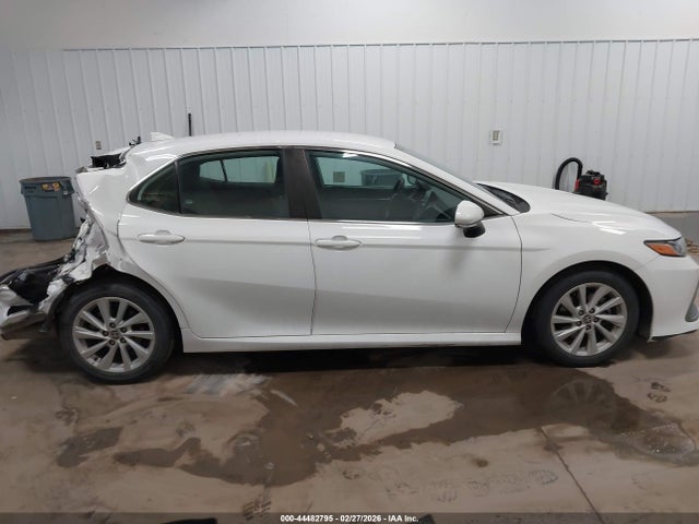 2021 Toyota Camry Le მანქანა იყიდება აუქციონზე, vin: 4T1R11AK8MU548462, აუქციონის ნომერი: 44482795