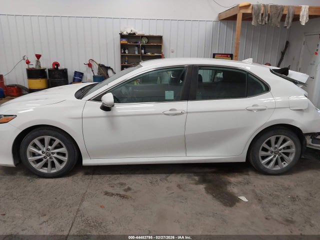 2021 Toyota Camry Le მანქანა იყიდება აუქციონზე, vin: 4T1R11AK8MU548462, აუქციონის ნომერი: 44482795