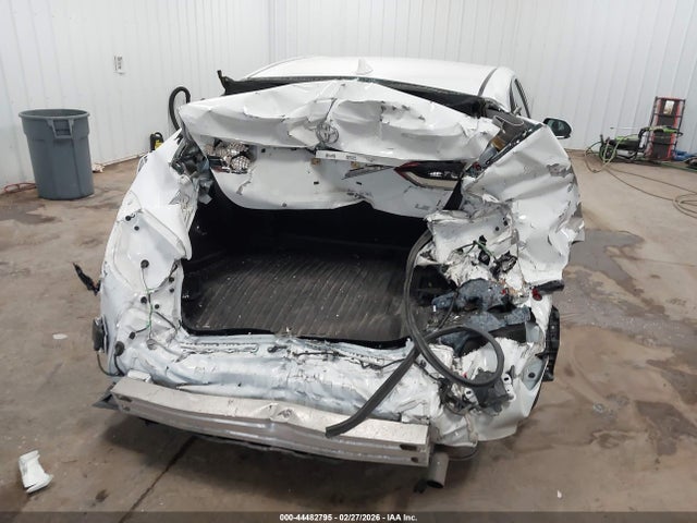 2021 Toyota Camry Le მანქანა იყიდება აუქციონზე, vin: 4T1R11AK8MU548462, აუქციონის ნომერი: 44482795