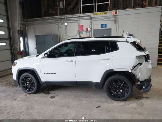 44482824 :رقم المزاد ، 3C4NJDFB8NT132386 vin ، 2022 Jeep Compass Latitude Lux 4x4 مزاد بيع
