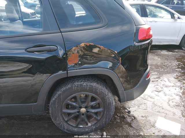 1C4PJMAB0EW141013 Jeep Cherokee Sport