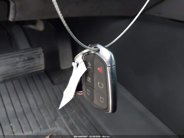 44483087 :رقم المزاد ، 1GYS4DKJ8JR216017 vin ، 2018 Cadillac Escalade Platinum مزاد بيع