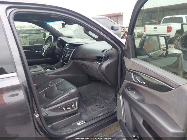 44483087 :رقم المزاد ، 1GYS4DKJ8JR216017 vin ، 2018 Cadillac Escalade Platinum مزاد بيع