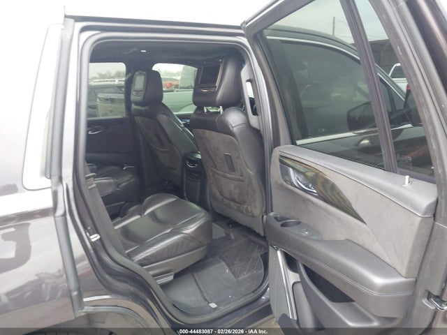 44483087 :رقم المزاد ، 1GYS4DKJ8JR216017 vin ، 2018 Cadillac Escalade Platinum مزاد بيع