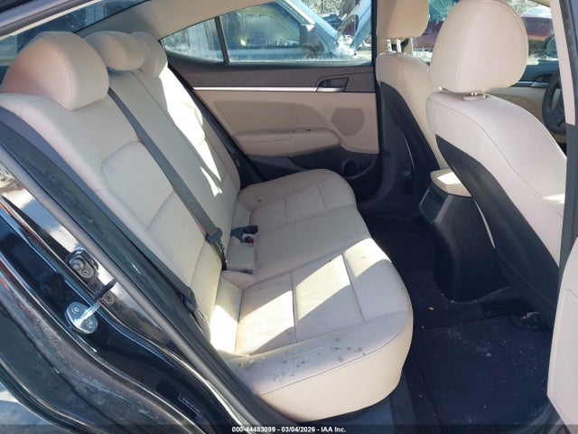 5NPD84LF5JH374268 Hyundai ELANTRA SEL