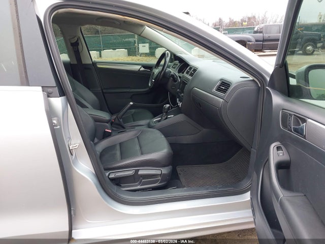 Продажа на аукционе авто 2015 Volkswagen Jetta 1.8t Se, vin: 3VWD07AJ6FM325935, номер лота: 44483138