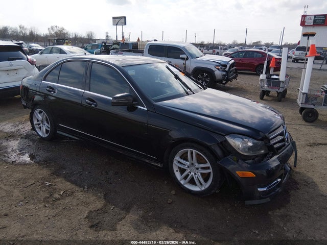 2014 MERCEDES-BENZ C 250 WDDGF4HB2EA951804