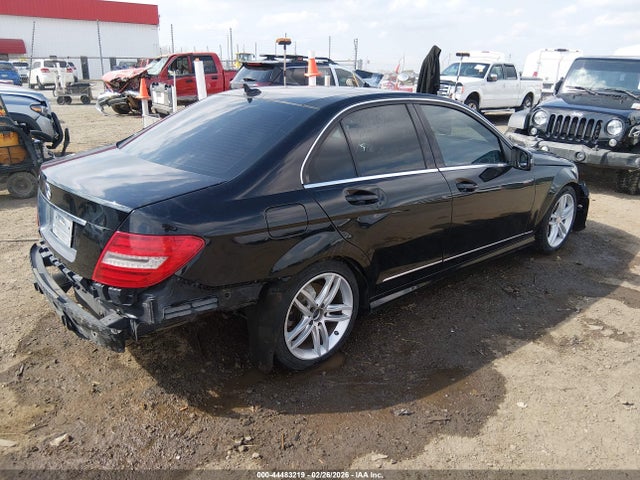 2014 MERCEDES-BENZ C 250 WDDGF4HB2EA951804 Photo 3