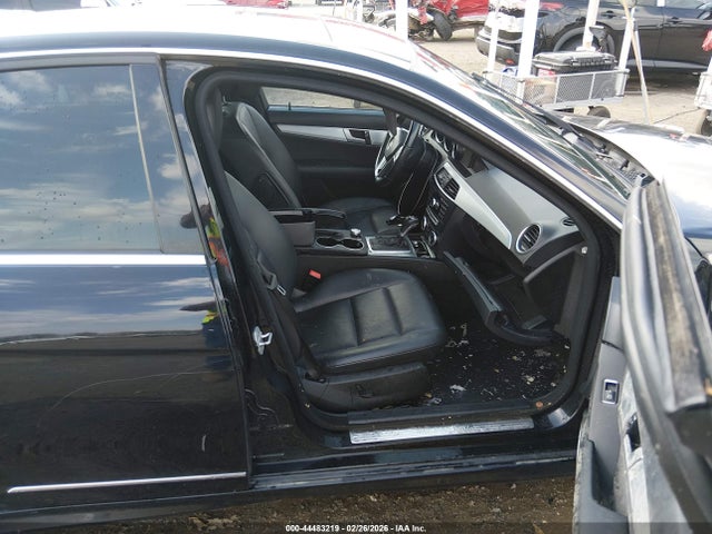2014 MERCEDES-BENZ C 250 WDDGF4HB2EA951804 Photo 4
