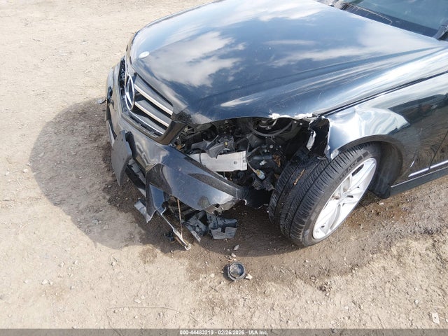 2014 MERCEDES-BENZ C 250 WDDGF4HB2EA951804 Photo 5