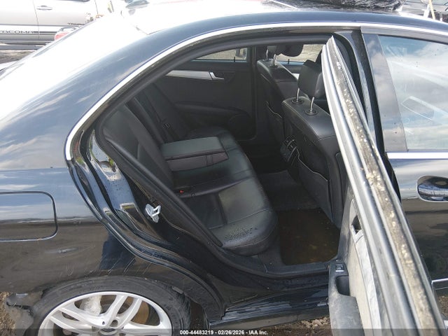 2014 MERCEDES-BENZ C 250 WDDGF4HB2EA951804 Photo 7