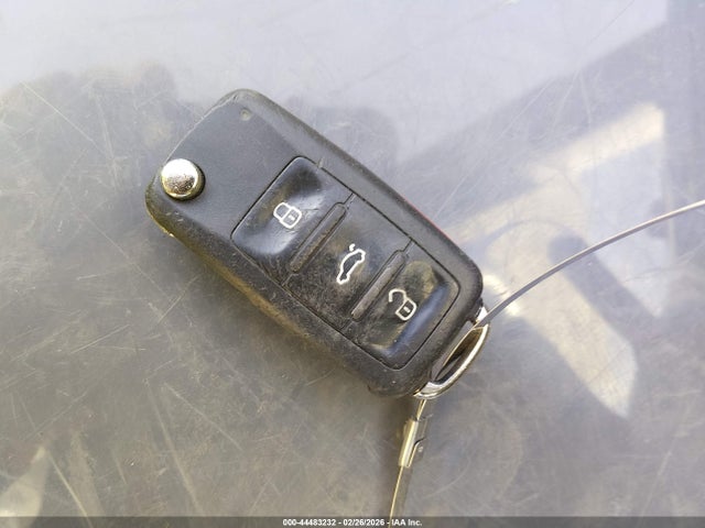 2013 Volkswagen Beetle 2.0l Tdi მანქანა იყიდება აუქციონზე, vin: 3VWJL7AT8DM615943, აუქციონის ნომერი: 44483232