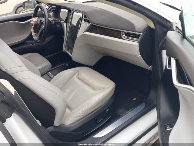 Продаж на аукціоні авто 2016 Tesla Model S 60d/70d/75d/85d/90d, vin: 5YJSA1E26GF141480, номер лоту: 44483394
