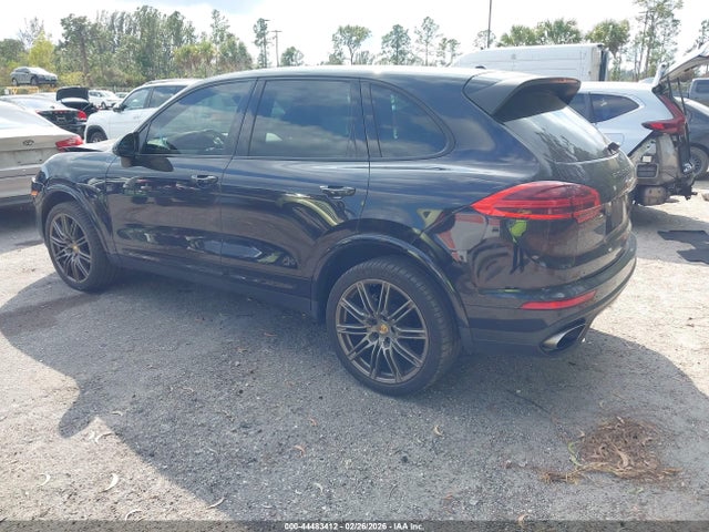 2017 PORSCHE CAYENNE WP1AA2A26HKA89455 Photo 2