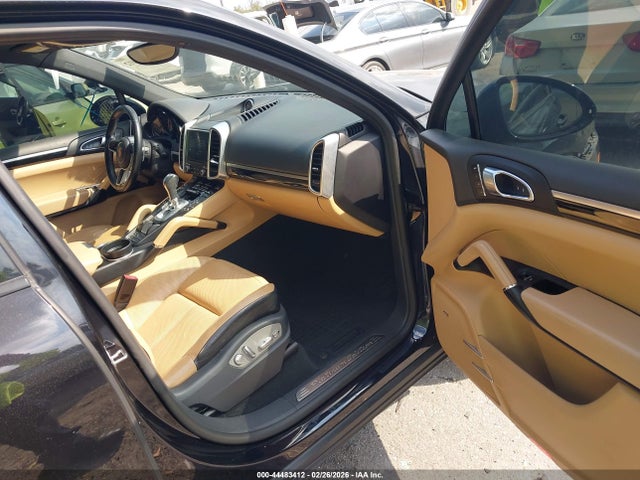 2017 PORSCHE CAYENNE WP1AA2A26HKA89455 Photo 4