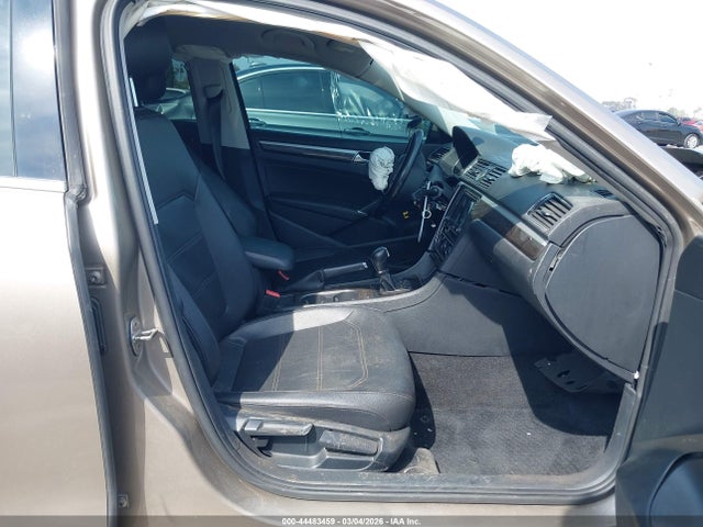 1VWBT7A39GC017192 Volkswagen Passat 1.8t Se
