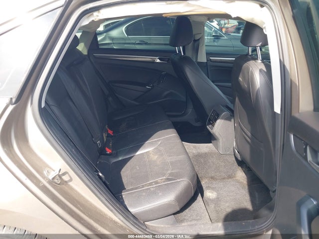 1VWBT7A39GC017192 Volkswagen Passat 1.8t Se