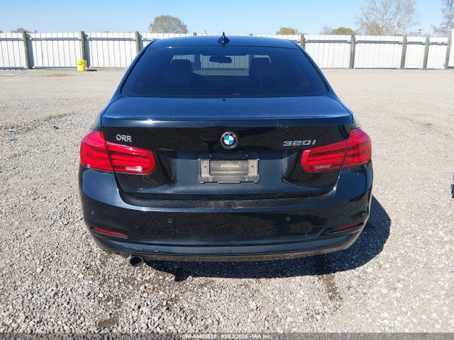 2017 Bmw 320i მანქანა იყიდება აუქციონზე, vin: WBA8E1G31HNU16953, აუქციონის ნომერი: 44483522