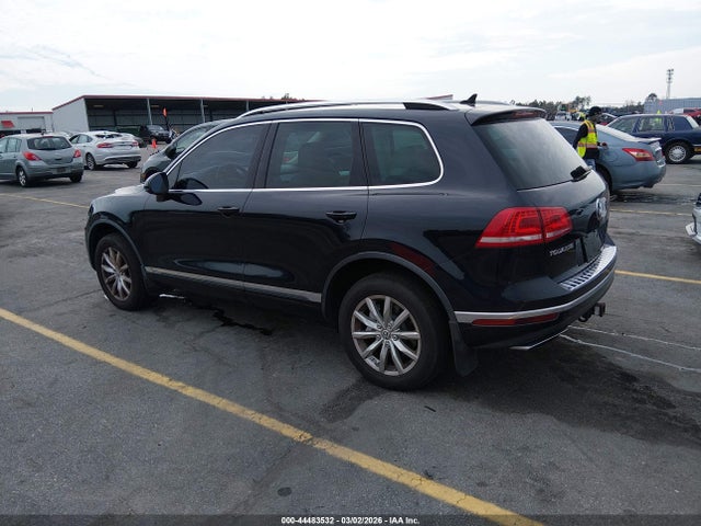 2015 VOLKSWAGEN TOUAREG WVGEP9BP0FD001551 Photo 2