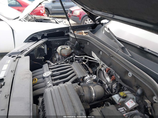 44483574 :رقم المزاد ، 1V2NR2CA8JC560956 vin ، 2018 Volkswagen Atlas 3.6l V6 Sel Premium مزاد بيع
