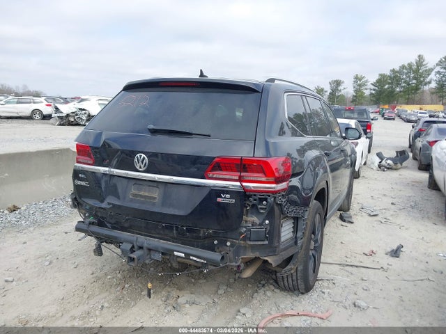 44483574 :رقم المزاد ، 1V2NR2CA8JC560956 vin ، 2018 Volkswagen Atlas 3.6l V6 Sel Premium مزاد بيع