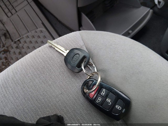 KIA SEDONA LX 2014 KNDMG4C76E6541961 Image 11