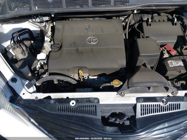44483694 :رقم المزاد ، 5TDKK3DC1DS371227 vin ، 2013 Toyota Sienna Le V6 8 Passenger مزاد بيع