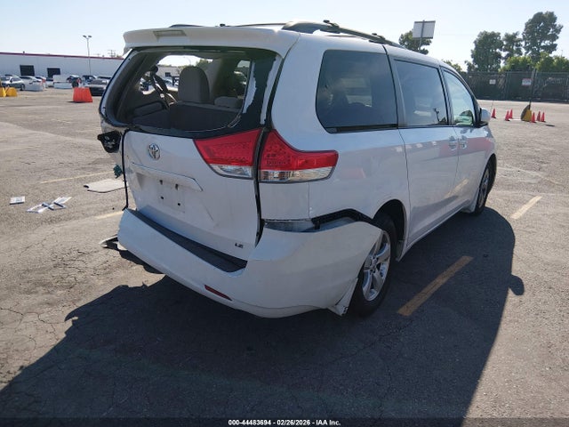 44483694 :رقم المزاد ، 5TDKK3DC1DS371227 vin ، 2013 Toyota Sienna Le V6 8 Passenger مزاد بيع