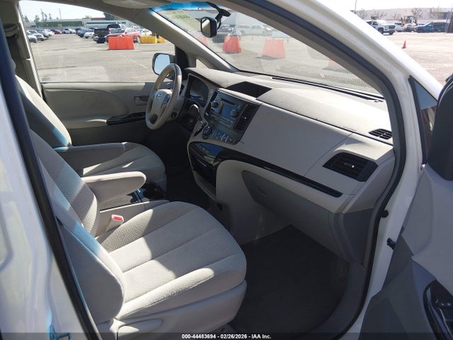 44483694 :رقم المزاد ، 5TDKK3DC1DS371227 vin ، 2013 Toyota Sienna Le V6 8 Passenger مزاد بيع