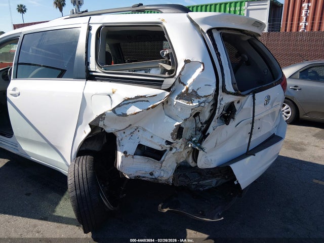 44483694 :رقم المزاد ، 5TDKK3DC1DS371227 vin ، 2013 Toyota Sienna Le V6 8 Passenger مزاد بيع