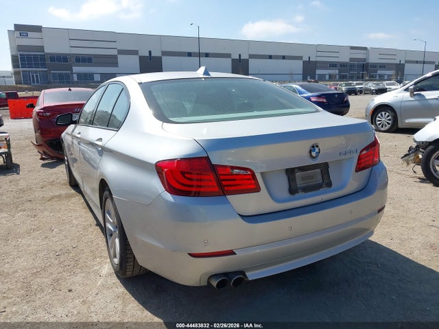 2011 BMW 528I WBAFR1C58BC738446 Photo 2