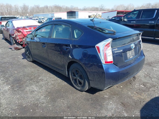2015 TOYOTA PRIUS JTDKN3DU3F0482237 Photo 2