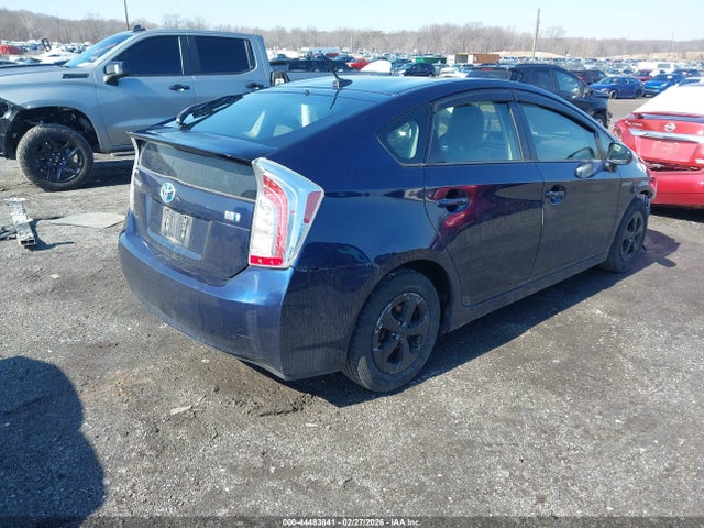 2015 TOYOTA PRIUS JTDKN3DU3F0482237 Photo 3