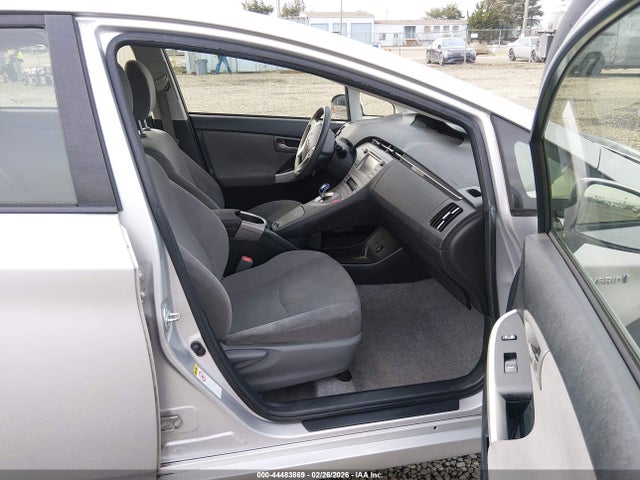 Toyota Prius Two 2014 JTDKN3DUXE1775870 Image 5