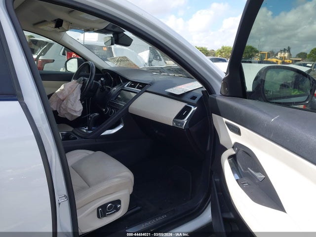2019 JAGUAR E-PACE SADFP2FX7K1Z35894 Photo 4