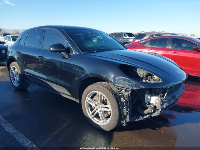 2017 PORSCHE MACAN WP1AA2A52HLB05767 Photo 0