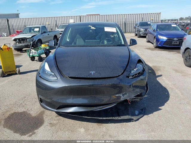 Продажа на аукционе авто 2024 Tesla Model Y Long Range Dual Motor All-wheel Drive, vin: 7SAYGDEE5RF151699, номер лота: 44484065