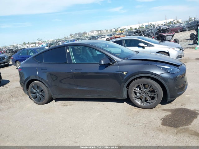 Продажа на аукционе авто 2024 Tesla Model Y Long Range Dual Motor All-wheel Drive, vin: 7SAYGDEE5RF151699, номер лота: 44484065