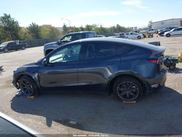 Продажа на аукционе авто 2024 Tesla Model Y Long Range Dual Motor All-wheel Drive, vin: 7SAYGDEE5RF151699, номер лота: 44484065