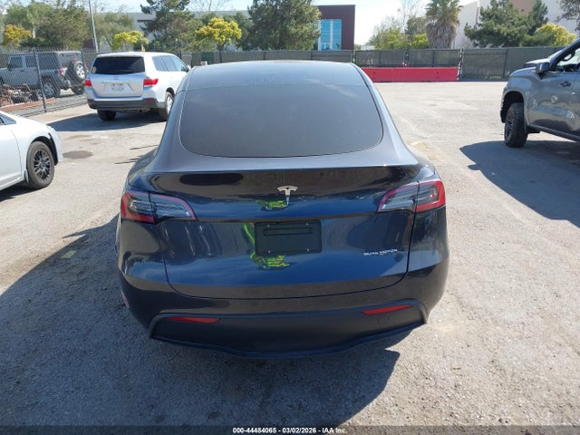 Продажа на аукционе авто 2024 Tesla Model Y Long Range Dual Motor All-wheel Drive, vin: 7SAYGDEE5RF151699, номер лота: 44484065