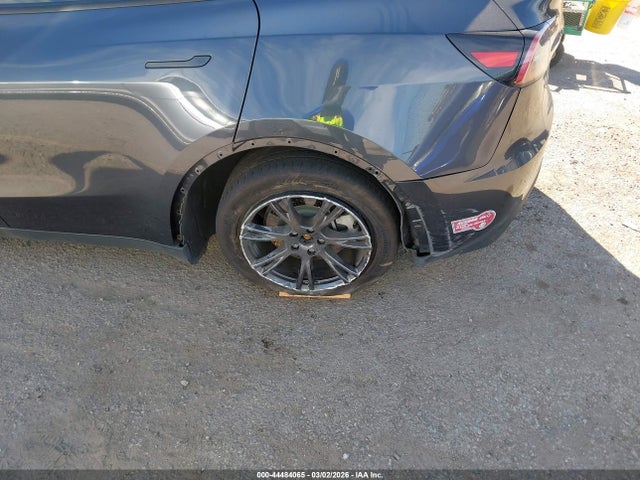 Продажа на аукционе авто 2024 Tesla Model Y Long Range Dual Motor All-wheel Drive, vin: 7SAYGDEE5RF151699, номер лота: 44484065