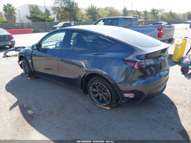 Продажа на аукционе авто 2024 Tesla Model Y Long Range Dual Motor All-wheel Drive, vin: 7SAYGDEE5RF151699, номер лота: 44484065