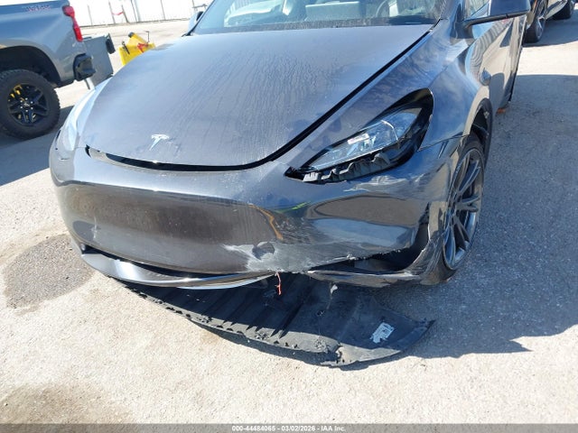 Продажа на аукционе авто 2024 Tesla Model Y Long Range Dual Motor All-wheel Drive, vin: 7SAYGDEE5RF151699, номер лота: 44484065